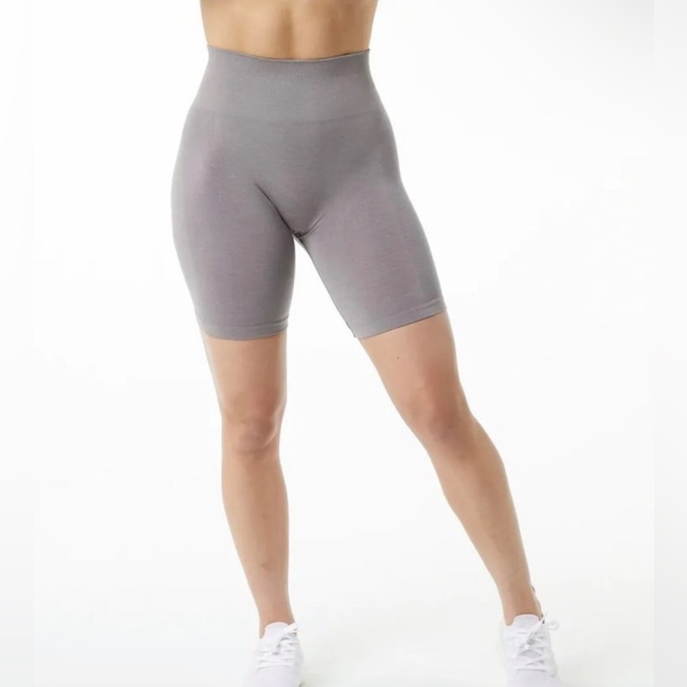 Alphalete Amplify Storm Grey Bikers